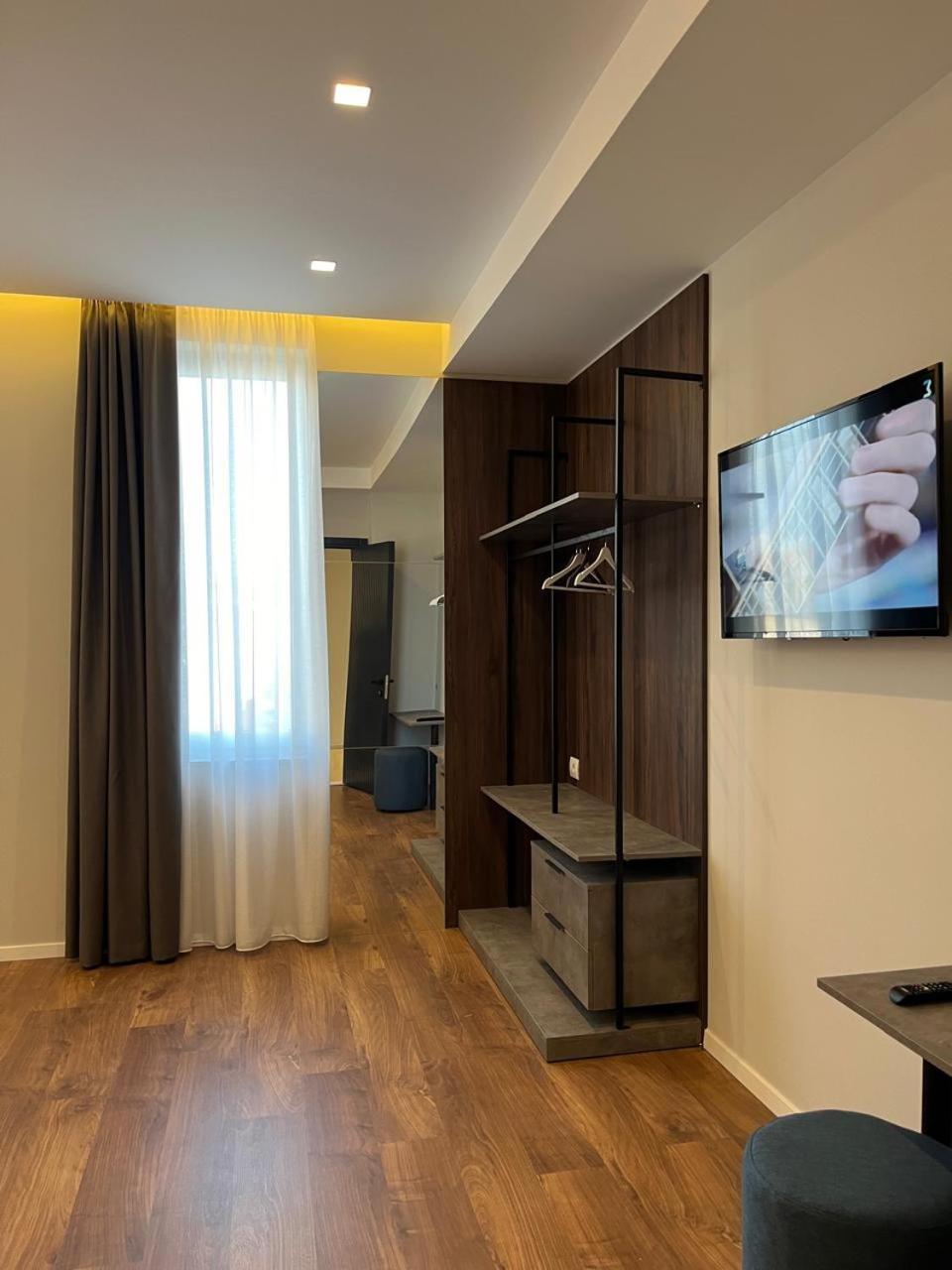 North Alb Hotel Shkodër 外观 照片