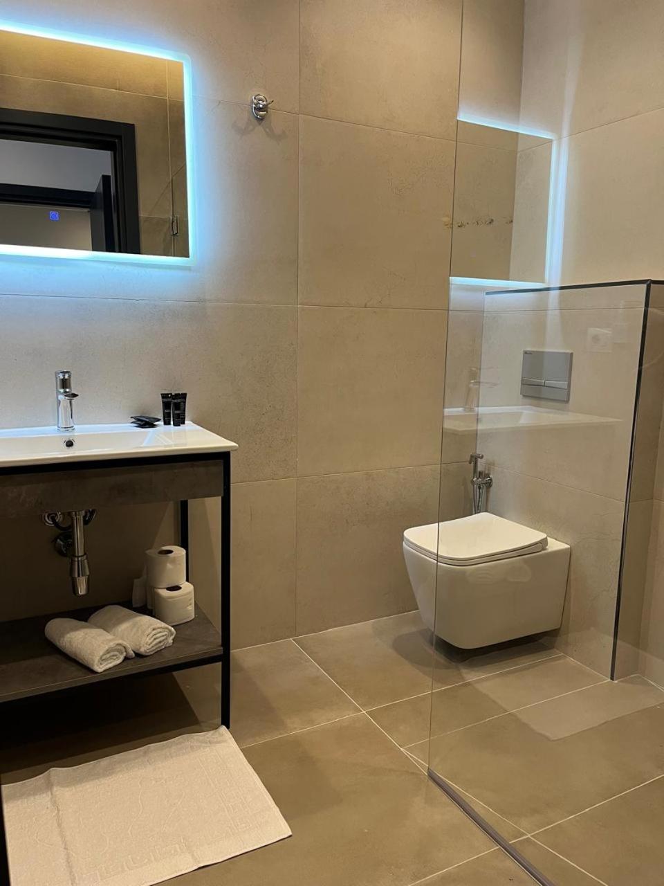 North Alb Hotel Shkodër 外观 照片